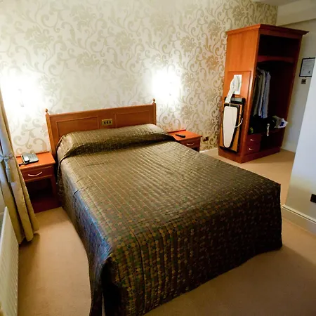 Westenra Arms 3*