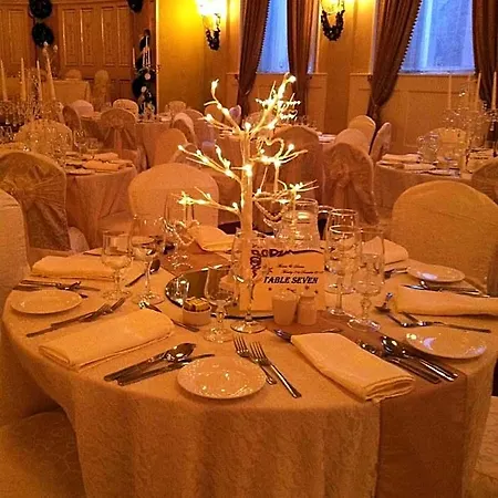 Westenra Arms Hotel 3*