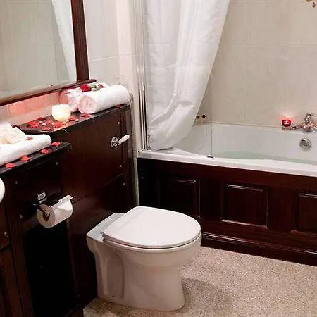 Westenra Arms Hotel 3*