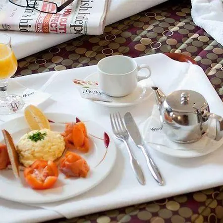 Westenra Arms Hotel 3*