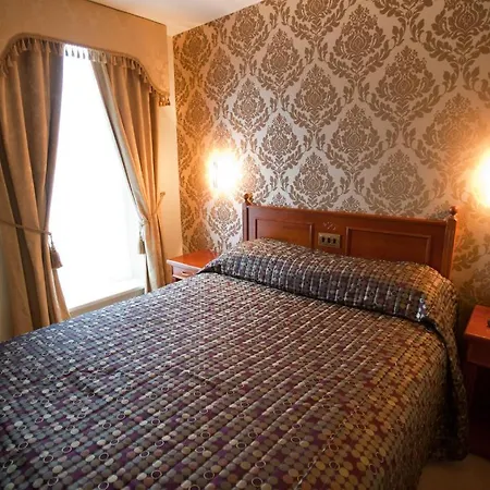 Otel Westenra Arms 3*