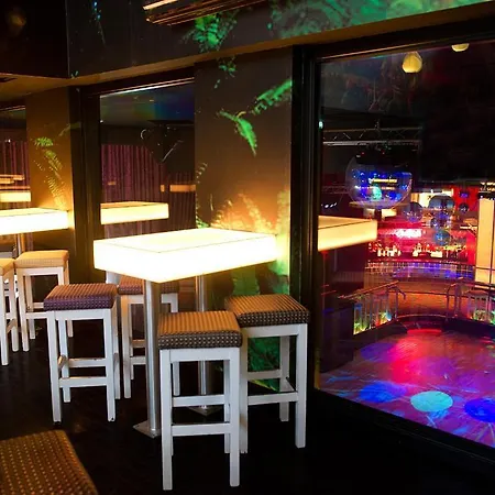 فندق Westenra Arms 3*