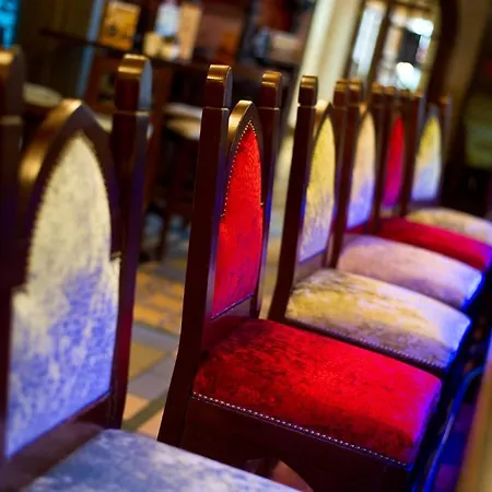 Westenra Arms Hotel
