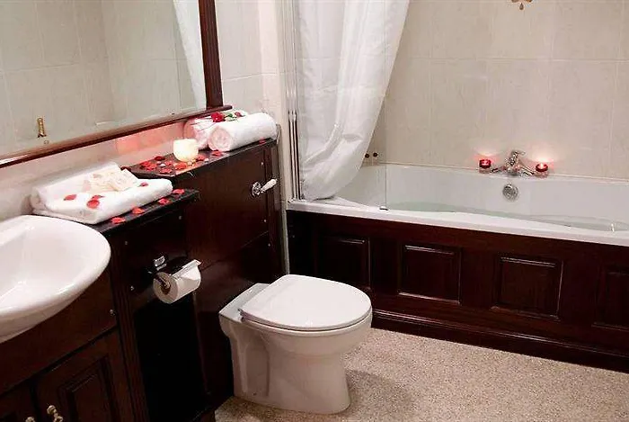 Westenra Arms Hotel 3*