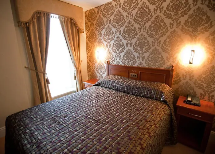 Hotel Westenra Arms 3*